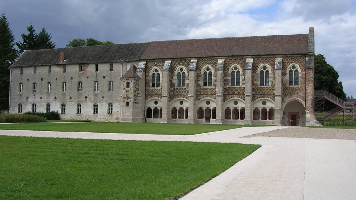 La vente d'une cuvée Clos de Vougeot permet de recueillir plus de 850 000 euros pour restaurer l'abbaye de Cîteaux, en Bourgogne