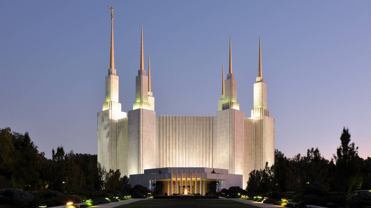 A la découverte du temple mormon de Washington, l'un des bâtiments les plus mystérieux des Etats-Unis
