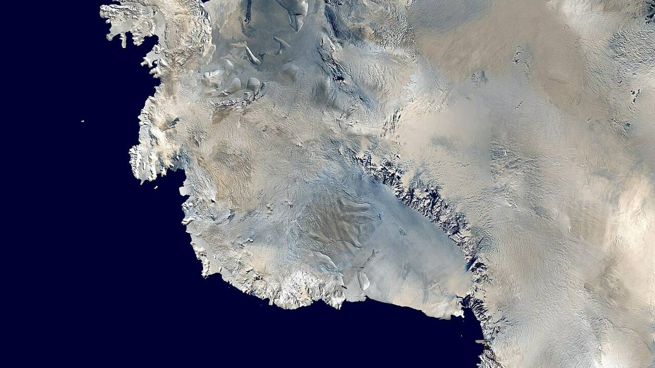 De gigantesques réservoirs d'eau découverts dans les profondeurs de l'Antarctique