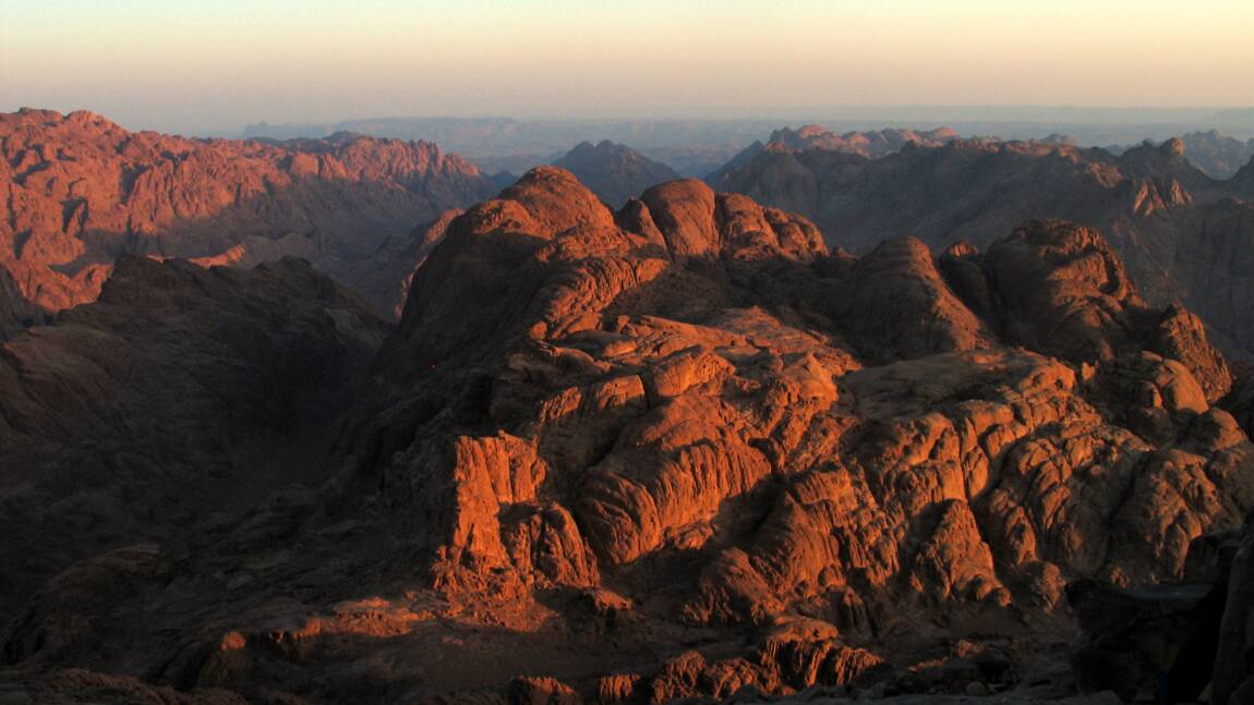 Où se situe le mont Sinaï et pourquoi est-il célèbre ?