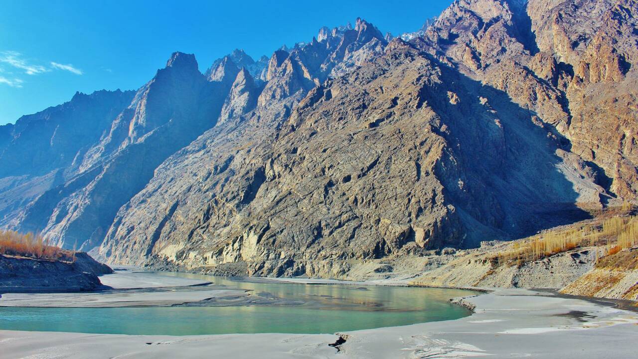 Les fortes chaleurs entraînent la rupture des lacs glaciaires dans l’Himalaya