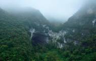 Lubang raksasa dengan hutan di dalamnya ditemukan di Cina