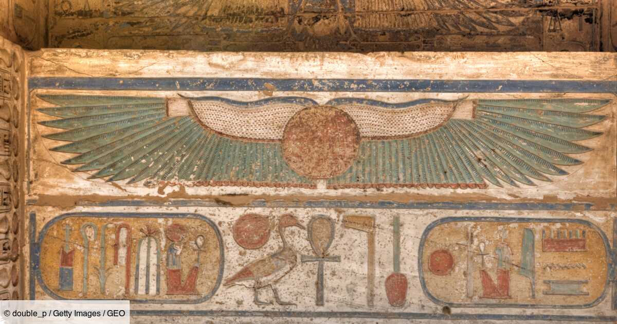46 aigles de couleurs vives révélés sur le plafond d'un ancien temple égyptien