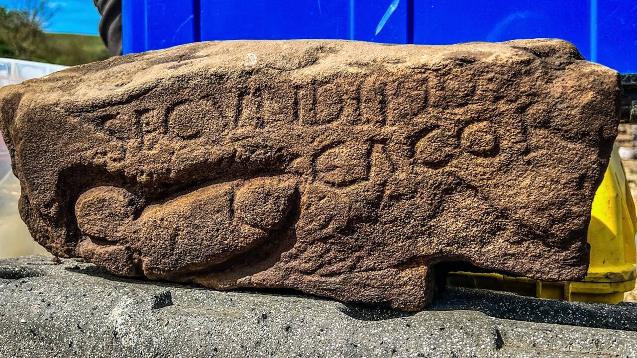 Découverte d'un pénis et d'une injure gravés dans une pierre datant de la Rome antique 
