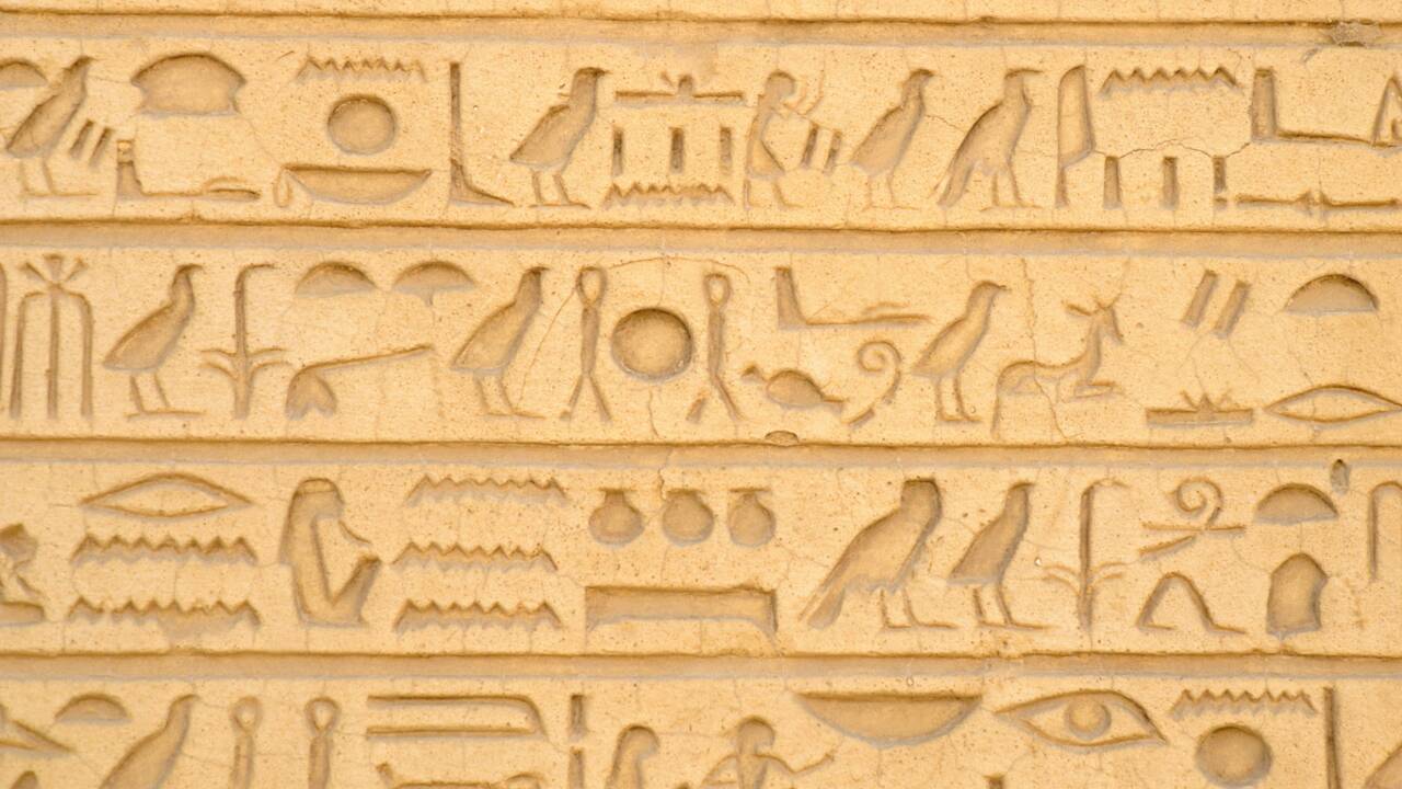 Hiéroglyphes, hiératique, démotique : quelles étaient les écritures des Egyptiens ? 