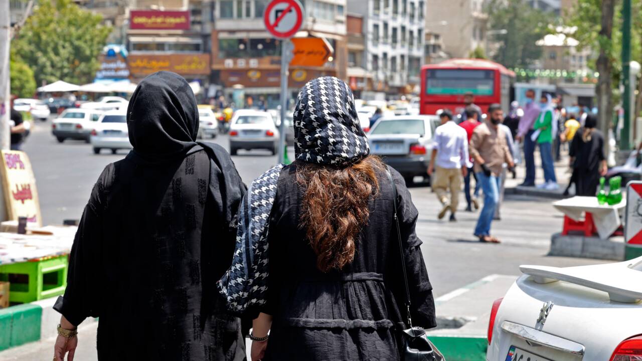 En Iran, les femmes appelées à sortir tête nue pour protester contre l'obligation du port du hijab