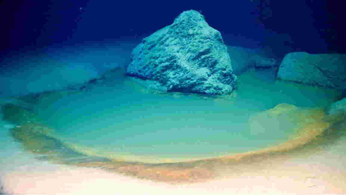 D'incroyables lacs salés sousmarins découverts dans les profondeurs de