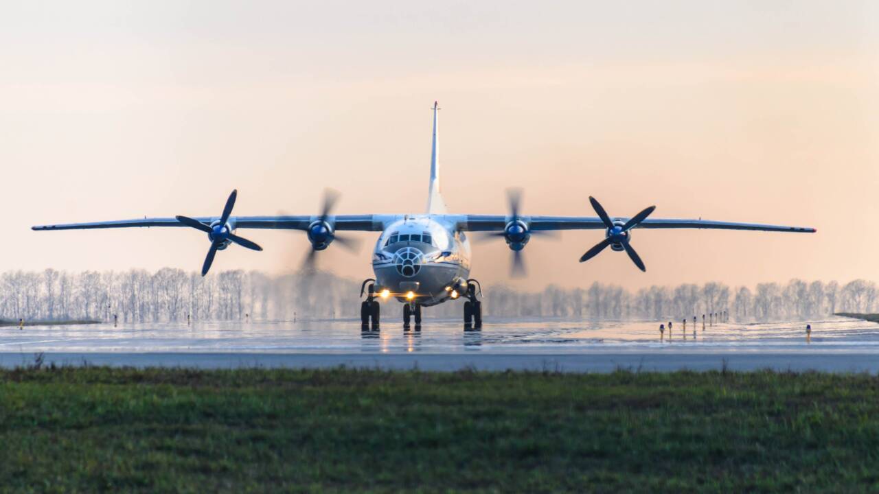 Des avions-cargos Antonov 12 vétustes survolent le ciel d'Europe