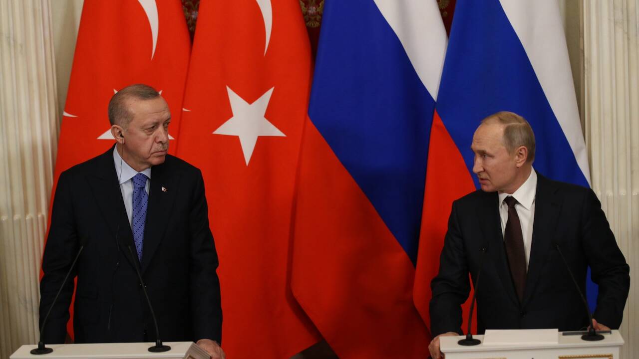 Ces longues secondes "d'humiliation" où Vladimir Poutine a attendu Erdogan