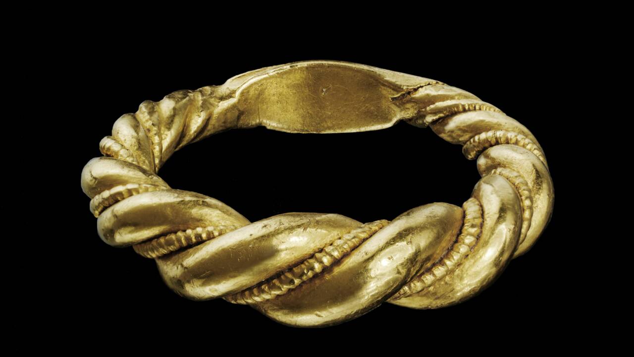 Norvège : une femme achète par hasard une bague viking en or dans un lot de bijoux bon marché
