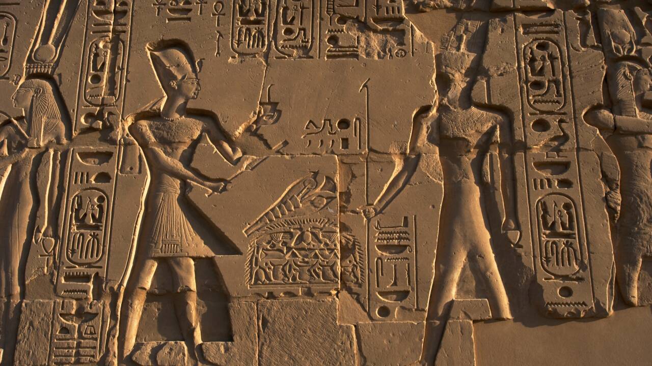 Comment l'égyptologue Dora Goldsmith recréée les odeurs et parfums divins de l'Egypte antique