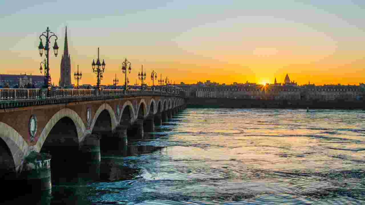 Tourisme durable : visiter Bordeaux et ses alentours sans voiture, c'est possible !
