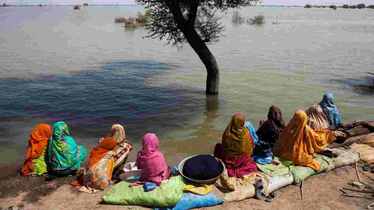 Inondations au Pakistan : le plus grand lac d'eau douce du pays menace de déborder