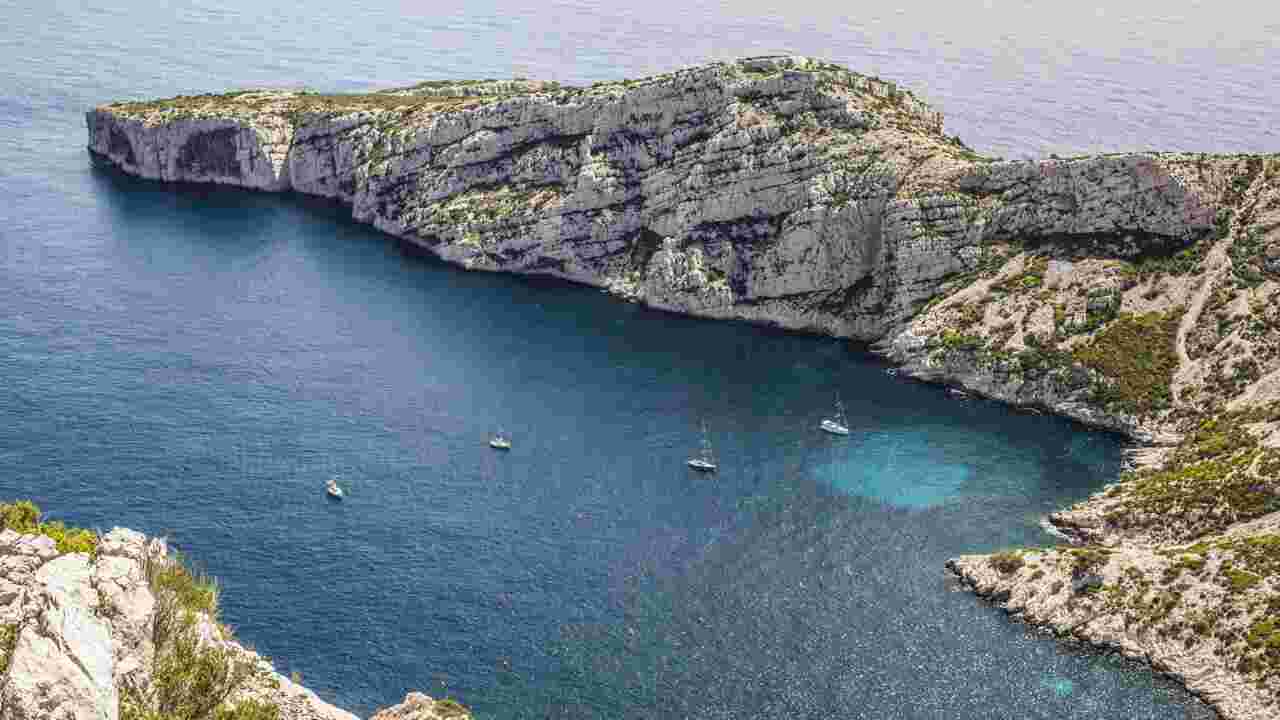 Calanques de Marseille : le fléau des locations sauvages de bateaux nuit gravement à la biodiversité