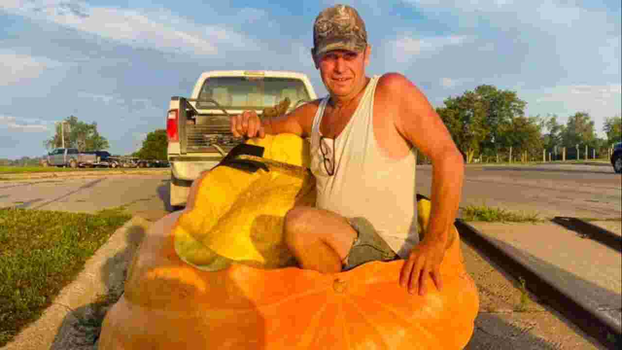 Un homme a pagayé pendant 60 km sur le fleuve Missouri dans une citrouille creuse