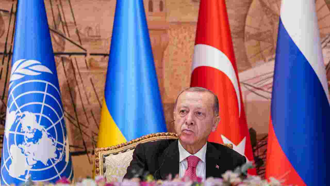 Entre Kiev et Moscou, le jeu d'équilibriste de la Turquie
