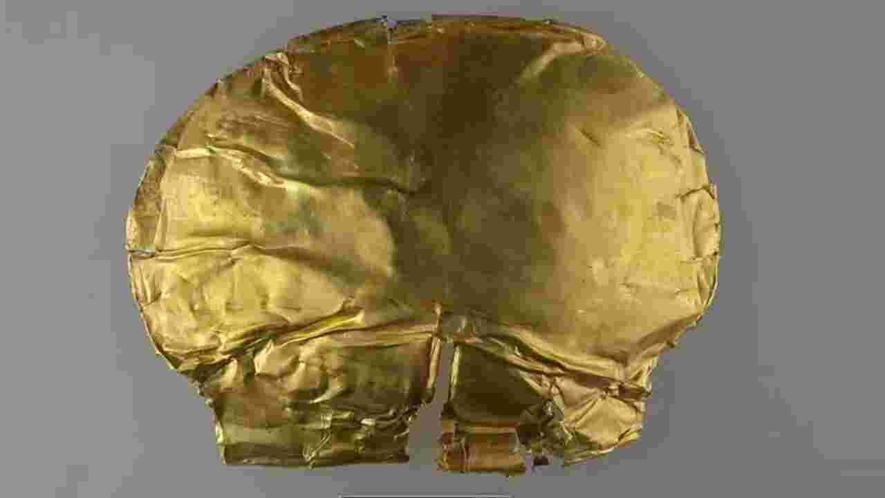 Un masque funéraire en or de plus de 3000 ans découvert dans une tombe de noble en Chine 