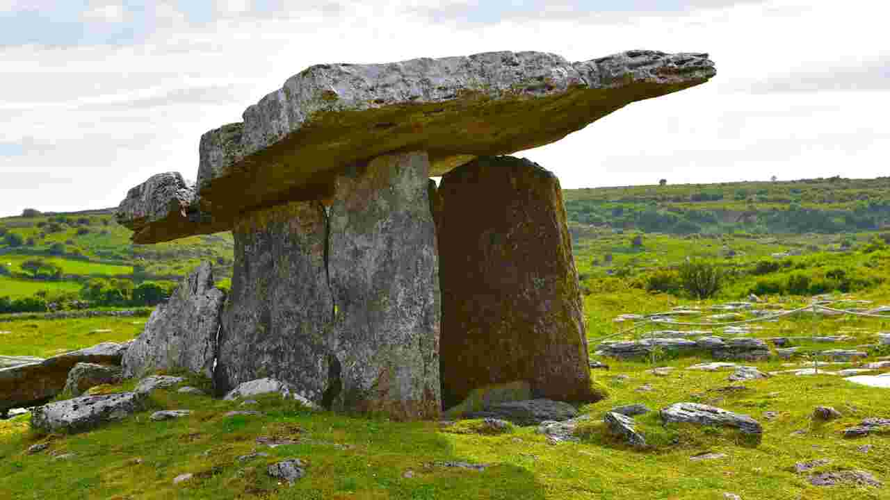 Une Mystérieuse Structure Partiellement Submergée En Irlande Serait Une Tombe Préhistorique 