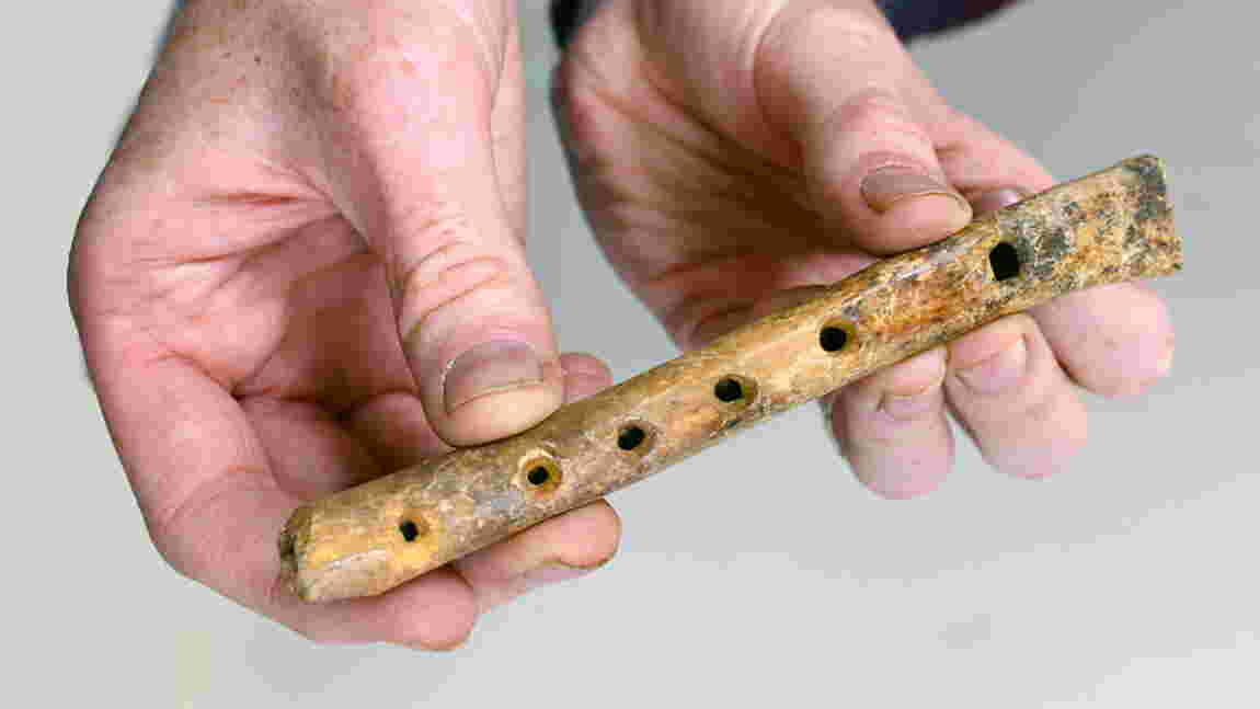 Des archéologues retrouvent une rare flûte en os de plus de 600 ans en
