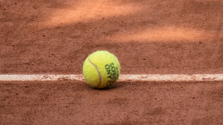 Roland Garros Jouer Au Tennis Sur De La Terre Battue Ca Change Quoi Ca M Interesse