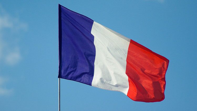 Qui a le droit de hisser le drapeau français ? - Ça m'intéresse