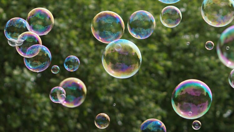 Que reste t il lorsqu'une bulle de savon éclate ? Ça m Que reste t il lorsqu'une bulle de savon éclate ? Ça m