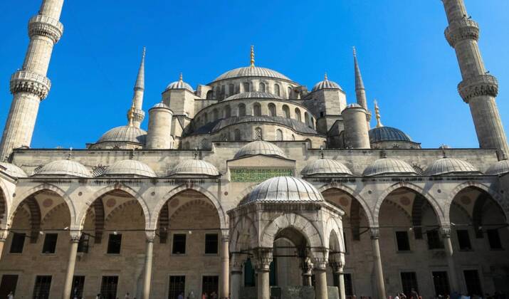 Istanbul: les musulmans viennent voir le manteau du prophète
