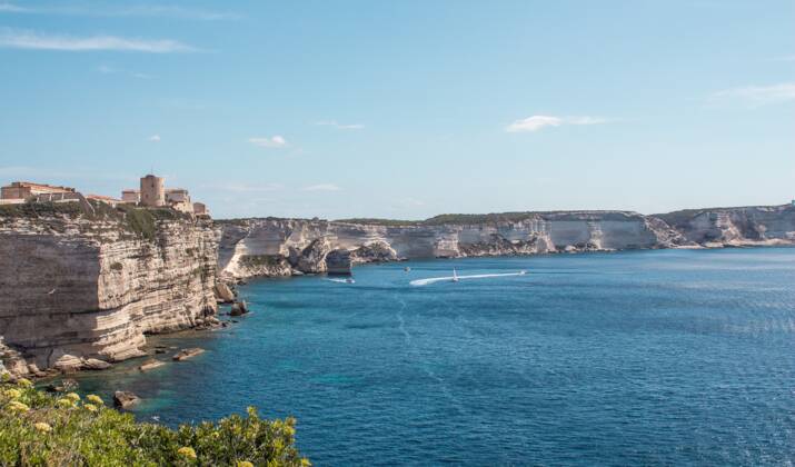 Surfréquentation touristique en Corse : vers des quotas aux îles Lavezzi