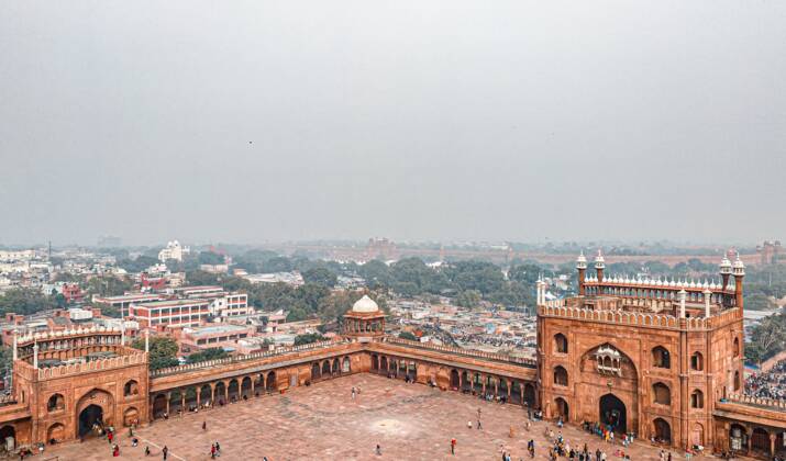 New Delhi se réveille dans un nuage de pollution après Diwali