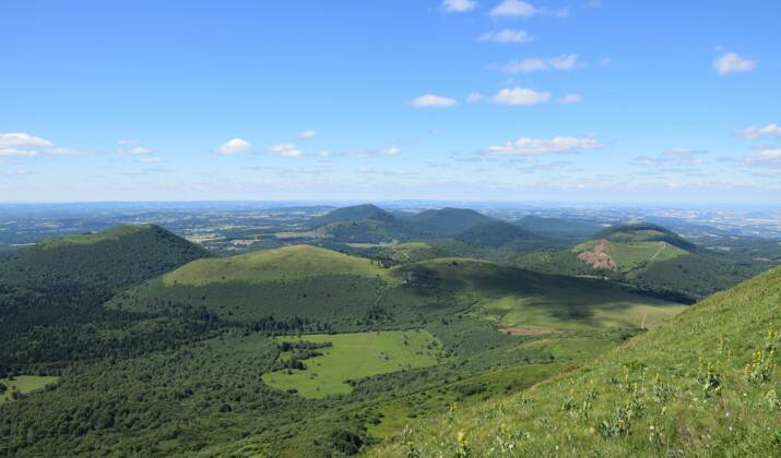 Le Parc Naturel Régional Des Volcans Dauvergne Geofr 