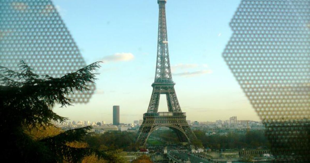vitre brisée?, vue depuis la cité de l'architectu1 Geo.fr vitre brisée?, vue depuis la cité de l'architectu1 Geo.fr