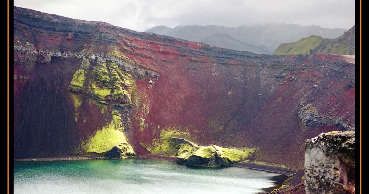 28_CRATERE_DE_VOLCAN_ETEINT.jpg, Geo.fr