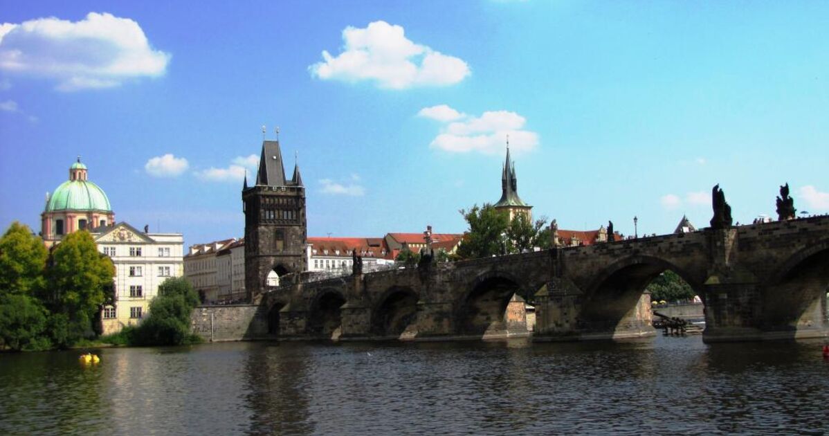 Vue sur le pont CHarles et la Tour , Vue de la N1 - Geo.fr