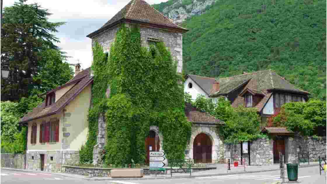 Maison fleurie (Menthon St Bernard), Côte est du lac... Geo.fr Maison fleurie (Menthon St Bernard), Côte est du lac... Geo.fr