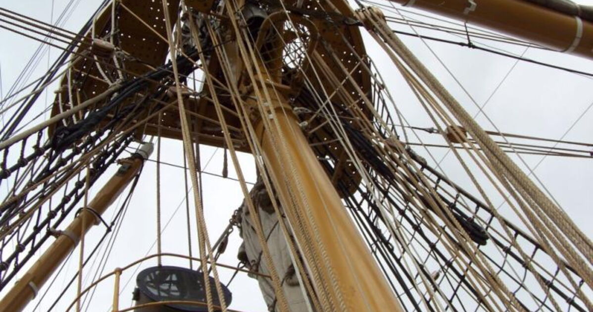 Grand mât et hunes, Hauteur du grand mât 54 m Geo.fr