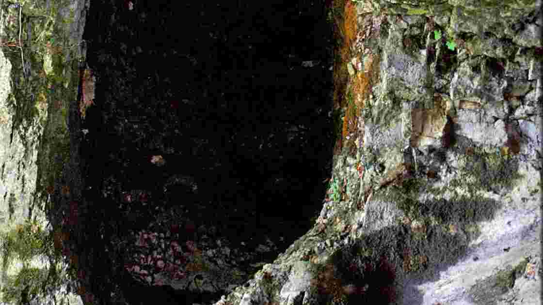 cavité naturelle, caviitée creusée dans la roche à... Geo.fr cavité naturelle, caviitée creusée dans la roche à... Geo.fr
