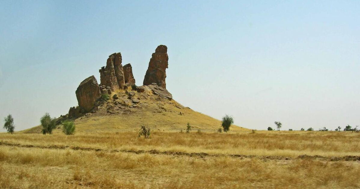 Piton rocheux en Mauritanie, Piton rocheux dans le... Geo.fr