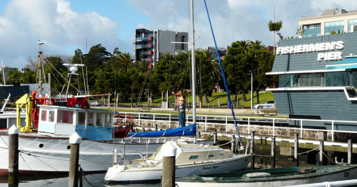 BOLLARDS de GEELONG, on " Baywalk Bollards Trail" Geo.fr