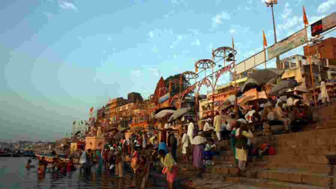 Varanasi, ghat Dasaswamedh.jpg