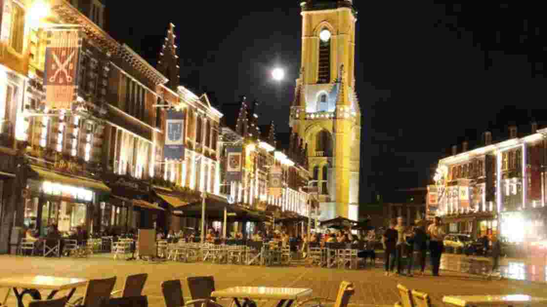 Tournai,place en mode nuit 