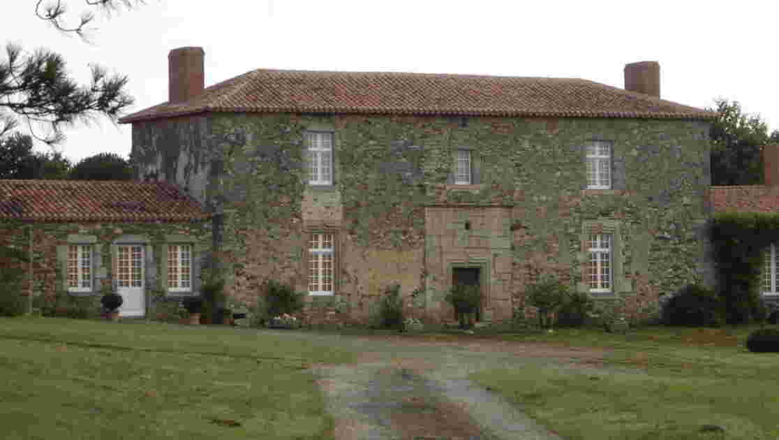 Ferme Avec Hectares à Vendre En Vendée Ferme fortifiée, En Vendée, certaines fermes fortifiées... - Geo.fr