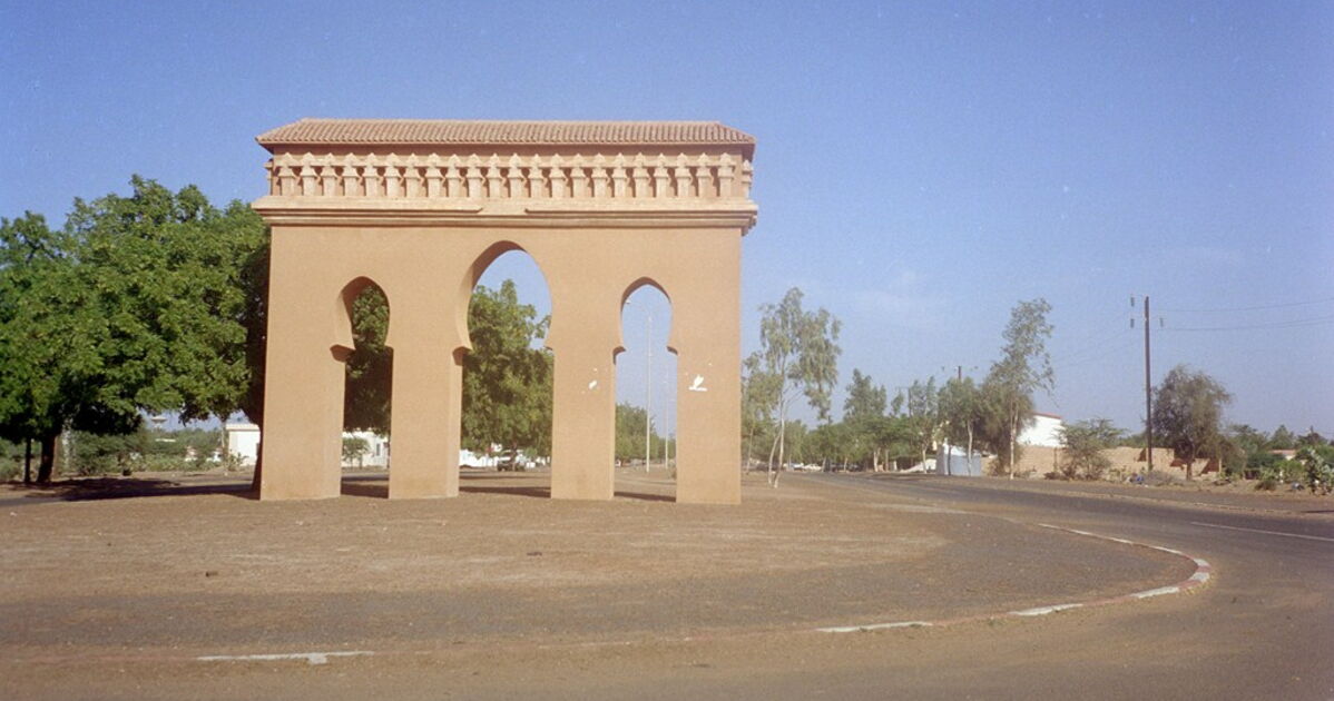 Sénégal l'Arc de triomphe de Louga, Village natale... Geo.fr