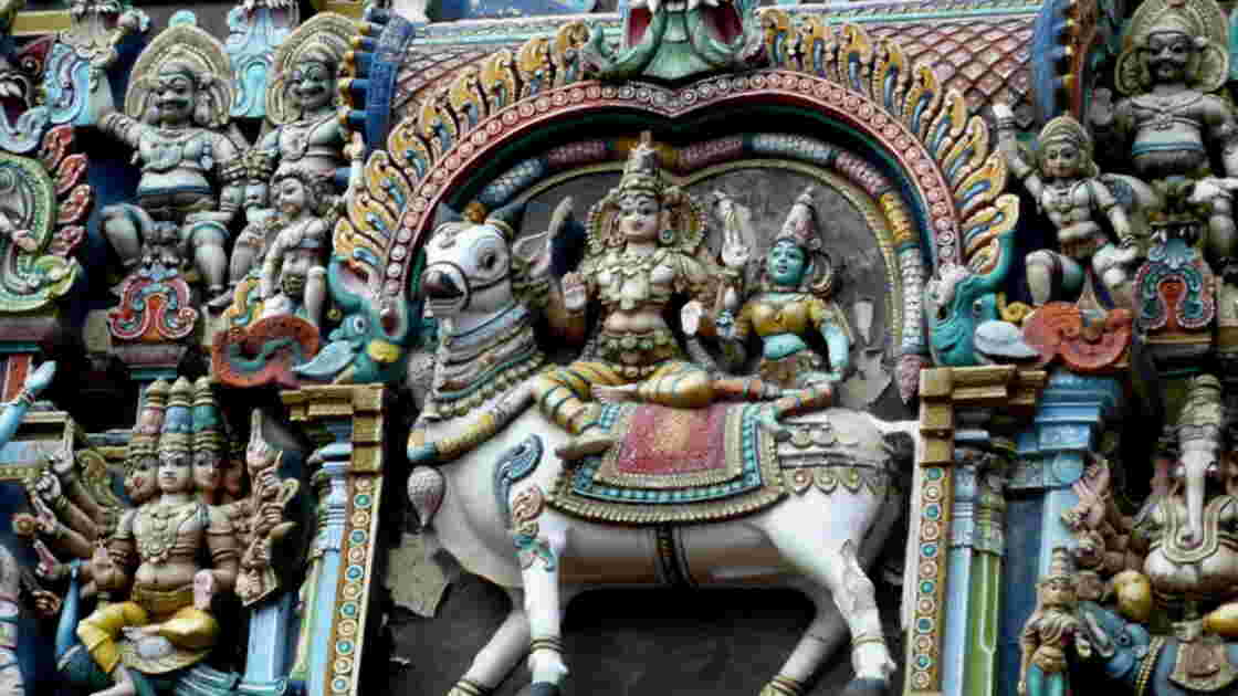 Gopura, A l'entrée d'un temple, une porte permet d'accéder... Geo.fr