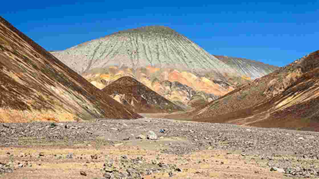 Nuances minérales dans le désert d'Atacama