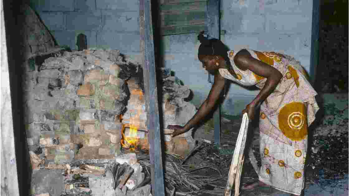 Congo 70  M.A.A.C. de Brazzaville Le four à poteries 1