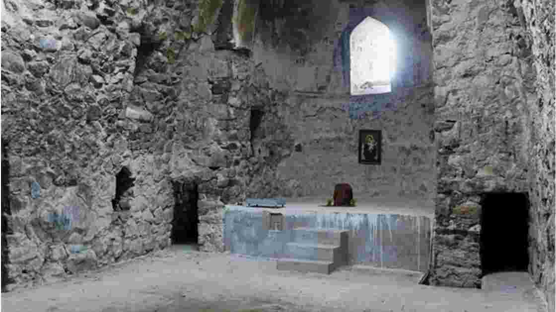 Arménie Autel de la forteresse monastère de Halidzor 3