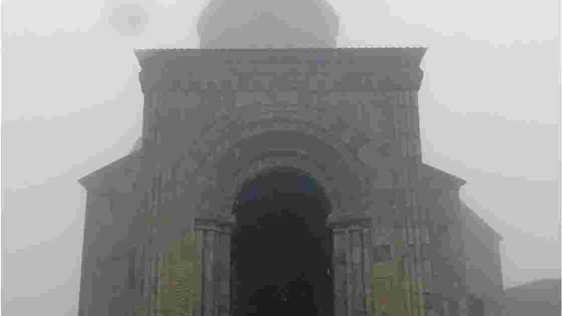 Arménie Monastère de Tatev dans la brume 2