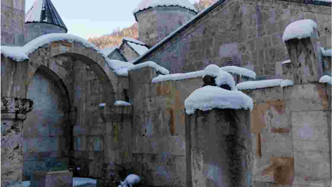 Arménie monastère de Haghartsine - Ruines du 2e jamatoun 2