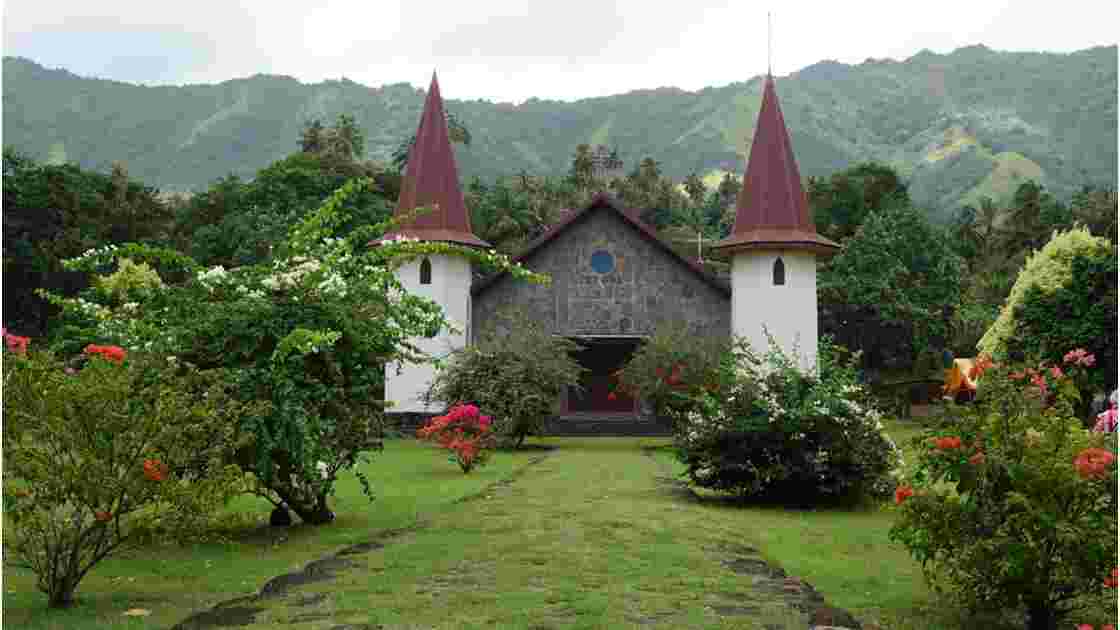 Les Marquises - Nuku Hiva - Eglise de Hatiheu 