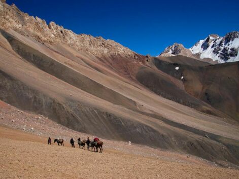 Chevauchée solitaire dans les hautes montagnes du Pamir